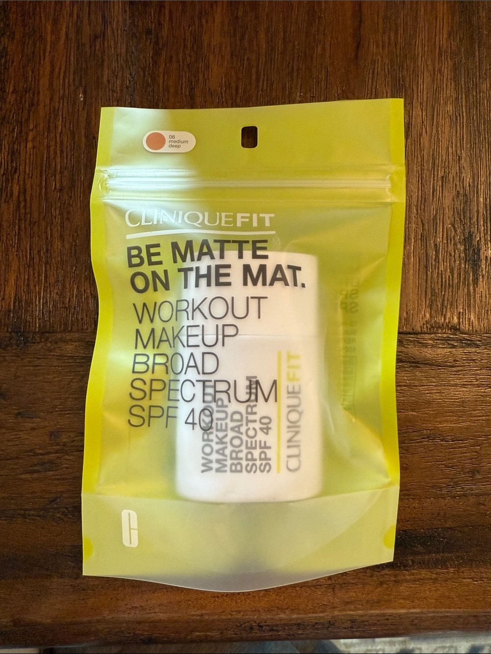 Clinique FIT Matte Workout foundation - , White Tube 06 medium deep